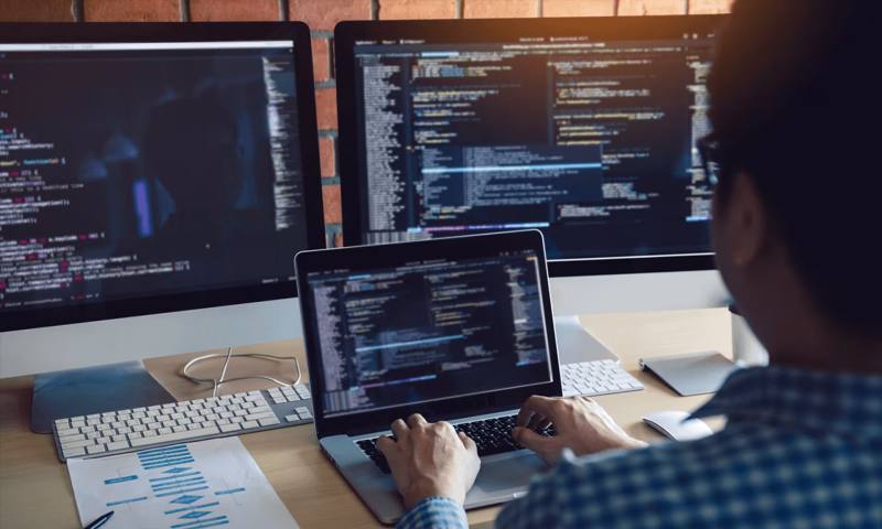 数据科学选型：R与Python如何赋能临汾网站建设？